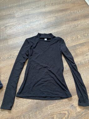 Urban Heritage Black Ribbed V-Neck Long Sleeve Top